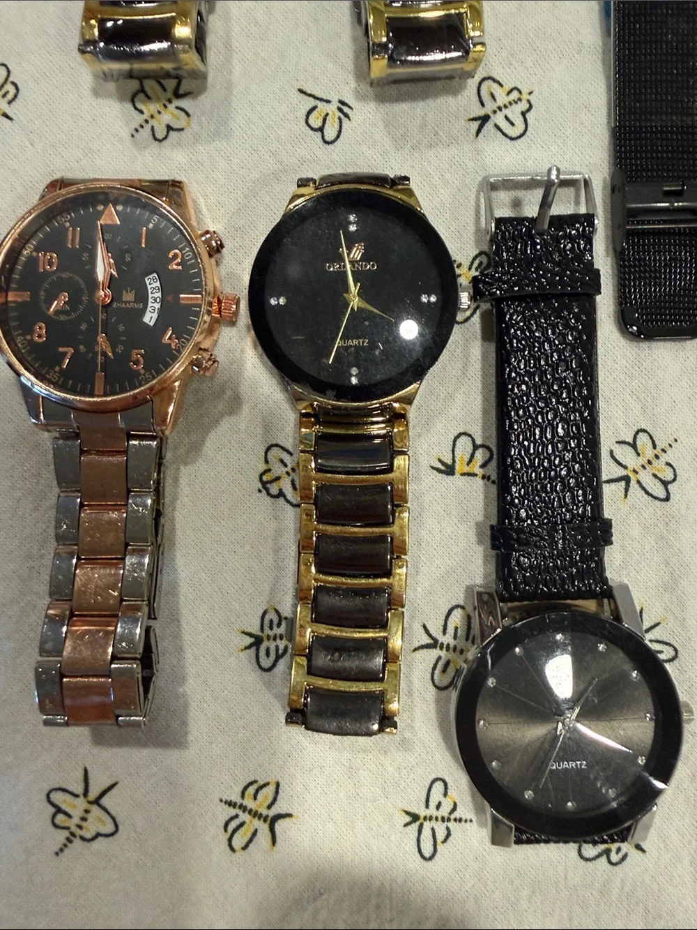 Lot of stylish men’s watches.